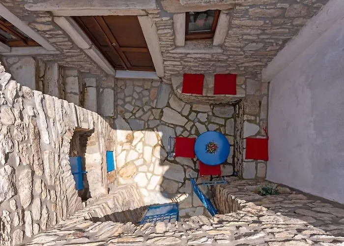 Petrino House Apérathos