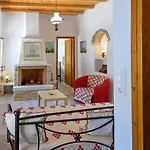 Holiday home Petrino House Aperathos
