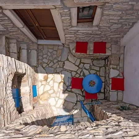 Petrino House Apérathos