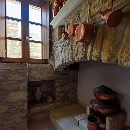 Holiday home Petrino House Aperathos