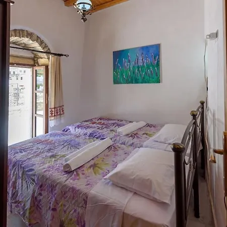 Petrino House Apérathos