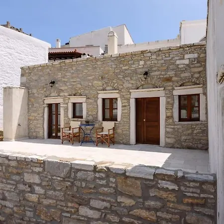 Petrino House بيت للعطل Apérathos