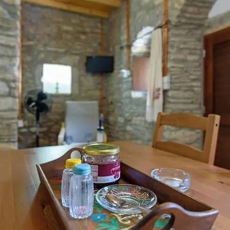 Petrino House Apérathos