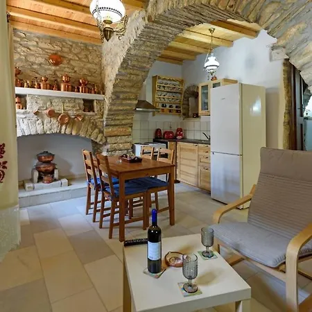 Holiday home Petrino House Aperathos