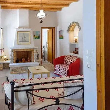 Holiday home Petrino House Aperathos